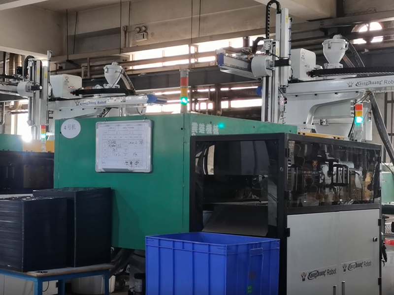 散热风扇入铁片自动化（昌宏）